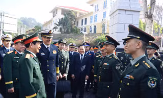 Thăm Đại đội Biên phòng cửa khẩu Hữu Nghị Quan (Trung Quốc). 