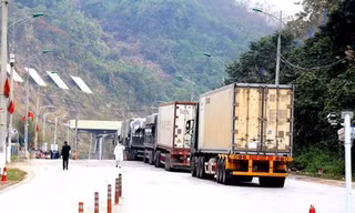 Thông quan bình thường nông sản qua cửa khẩu Lạng Sơn 