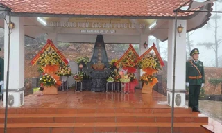 Khánh thành Nhà bia tưởng niệm tại điểm cao 820. Ảnh: Duy Chiến