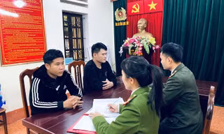 Hai đối tượng tại cơ quan điều tra.
