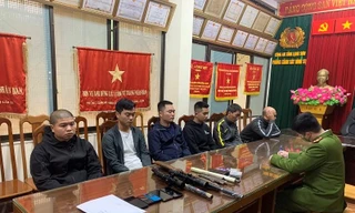 Công an Lạng Sơn liên tiếp bắt các đối tượng cầm đầu đường dây cá độ bóng đá -Ảnh: TL
