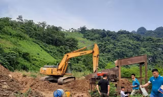 Công an Cao Bằng bắt quả tang nhóm khai thác vàng trái phép