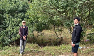 Đối tượng Võ và Oai tại khu vực trấn lột tiền của các lái xe đường dài, khu vực phi thuế quan cửa khẩu Tân Thanh -Ảnh: Duy Chiến