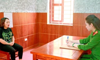 Đối tượng Vân tại cơ quan công an. Ảnh: H.T