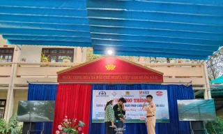 Tiểu phẩm về an toàn giao thông. Ảnh: Duy Chiến 