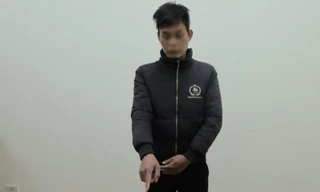 Đối tượng Luận cùng tang vật. 