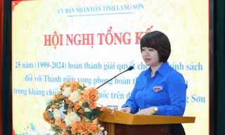 Chị Lê Thùy Dung, Phó bí thư Tỉnh Đoàn Lạng Sơn tham luận tại hội nghị. Ảnh: Duy Chiến 