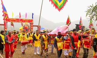 Màn rước Tàng thinh và Mặt nguyệt trong lễ hội Ná Nhèm. 