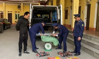 Bắt giữ hàng hóa nhập lậu trên tuyến đường 1A. 