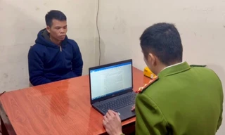 Đối tượng Huế tại cơ quan công an. 