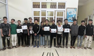 Các đối tượng tại cơ quan công an. Ảnh: CB