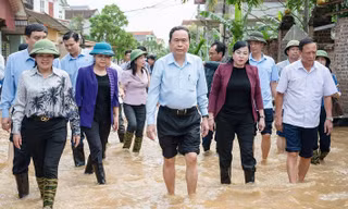 Chủ tịch Quốc hội thực địa kiểm tra tại 'rốn lũ' Nga My