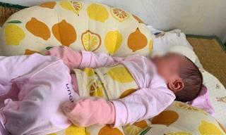 Trẻ sơ sinh bị bỏ rơi giữa đường. 