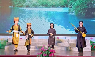 Rực rỡ trang phục dân tộc, sôi nổi đàn tính, hát Then ở xứ Lạng