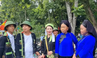 Hát giao duyên, tìm kiếm bạn tình. Ảnh: Duy Chiến 