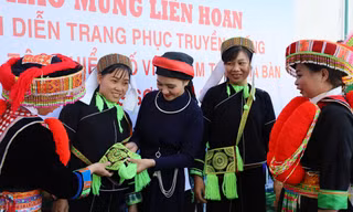 Liên hoan biểu diễn trang phục và hát dân ca các dân tộc tỉnh Lạng Sơn (ảnh: Duy Chiến)