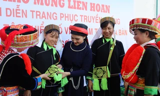 Liên hoan biểu diễn trang phục và hát dân ca các dân tộc tỉnh Lạng Sơn (ảnh: Duy Chiến)