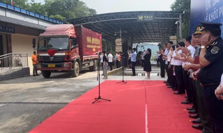 Xe hàng xuất khẩu qua cửa khẩu Na Hình, Lạng Sơn. Ảnh: Duy Chiến 