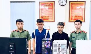 Đối tượng Thảo và Phong (giữa) -Ảnh: H.T