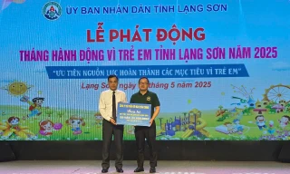 Tập thể, cá nhân ủng hộ Quỹ trẻ em Lạng Sơn. Ảnh: Duy Chiến