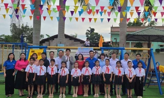 Niềm vui của các em học sinh xứ Lạng. 