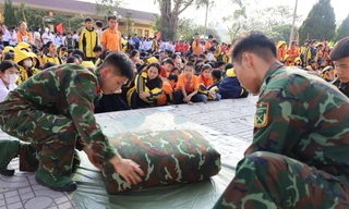 Hứng khởi trải nghiệm, giao lưu 'anh bộ đội Cụ Hồ'