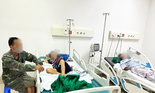 Các bệnh nhân đang cấp cứu tại bệnh viện.