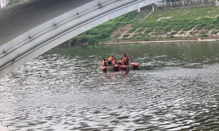 Nơi phát hiện thi thể anh A ở giữa sông Kỳ Cùng .Ảnh: Duy Chiến 