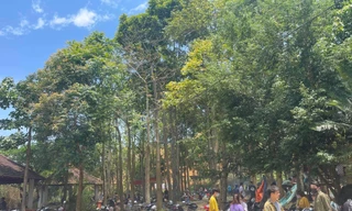 Khách đổ về các khu sinh thái ở Lạng Sơn, việc phòng dịch bị buông lỏng