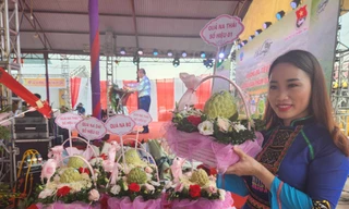 Đấu giá hơn 200 triệu đồng một quả na