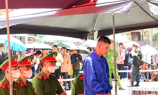 Bị cáo Đàm ra tòa lĩnh án. Ảnh: BLS