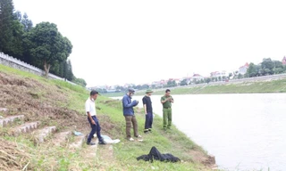 Đã tìm thấy thi thể người nhảy cầu Đông Kinh. Ảnh: Duy Chiến 