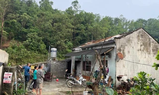 Hàng trăm hộ dân bị hư hại. Ảnh: Duy Chiến 