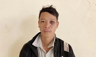 Đối tượng Ninh Văn Thịnh tại cơ quan công an -Ảnh: H. Thơ