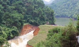 Đập Khuổi Quật bỗng nhiên bị vỡ vào sáng 31/8 -Ảnh: H.T