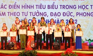 Các điển hình tiên tiến nhận Bằng khen của Chủ tịch UBND tỉnh Lạng Sơn -Ảnh: Duy Chiến 