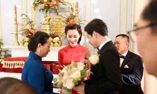 Hoa Hậu Thu Thảo mặc áo dài đỏ rực rỡ trong lễ rước dâu sáng nay 6.10