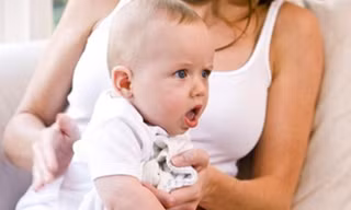 Bệnh của đường hô hấp trên của trẻ gặp nhiều nhất vào lúc chuyển mùa là viêm VA, viêm amiđan, viêm mũi, họng, viêm xoang…