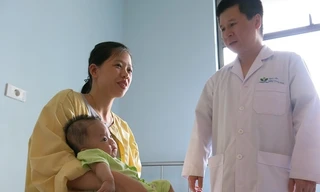 Bé D.L hồi phục sức khỏe sau ca mổ phức tạp