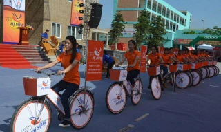 Đoàn xe đạp diễu hành tuyên truyền về hoạt động tự nguyện hiến mô, tạng