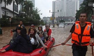 Toàn thủ đô Jakarta ngập trong nước
