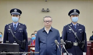 Bai Tianhui bị xét xử tại tòa