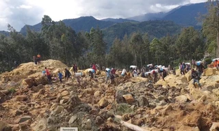 Trận lở đất chôn vùi hàng trăm ngôi nhà ở Papua New Guinea. (Ảnh: Reuters)