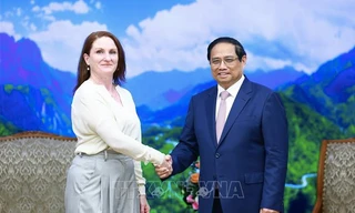 Thủ tướng Phạm Minh Chính tiếp Đại sứ New Zealand Caroline Beresford ngày 13/8. (Ảnh: TTXVN)