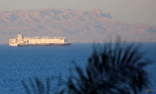 Các tàu container đi hướng về phía Biển Đỏ trước khi vào Kênh đào Suez ngày 17/3/2018. (Ảnh: Reuters)