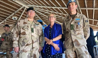 Đại sứ Thụy Điển tại Mali Kristina Kuhnel (giữa). (Ảnh: ĐSQ Thuỵ Điển)