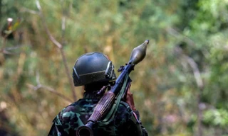 Một thành viên của Liên minh Quốc gia Karen. (Ảnh: Reuters)
