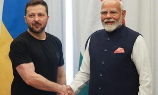 Thủ tướng Ấn Độ Narendra Modi trong cuộc gặp Tổng thống Ukraine Volodymir Zelensky tại Ý vào tháng 6. (Ảnh: X@narendramodi)