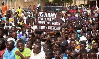 Người Niger biểu tình ở thủ đô Niamey để phản đối hiện diện quân sự của Mỹ ngày 13/4. (Ảnh: Reuters)