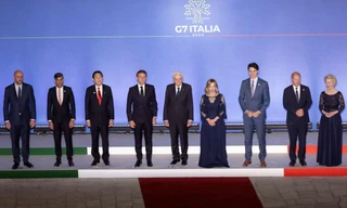 Các lãnh đạo G7 chụp ảnh chung ngày 13/6. (Ảnh: Reuters)